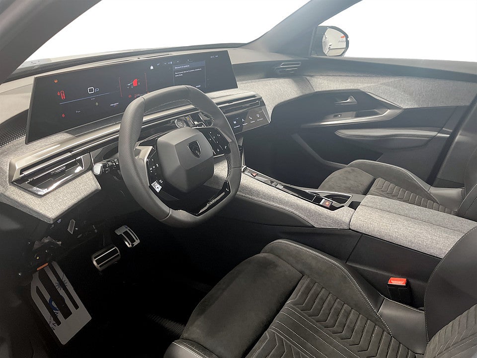 Bild på Peugeot 5008 GT Ultimate Hybrid - OMGÅENDE LEVERANS!
