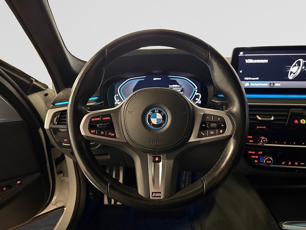 BMW 530e xDrive Touring M Sport Farthållare B-kam Sensatec läder bild 13