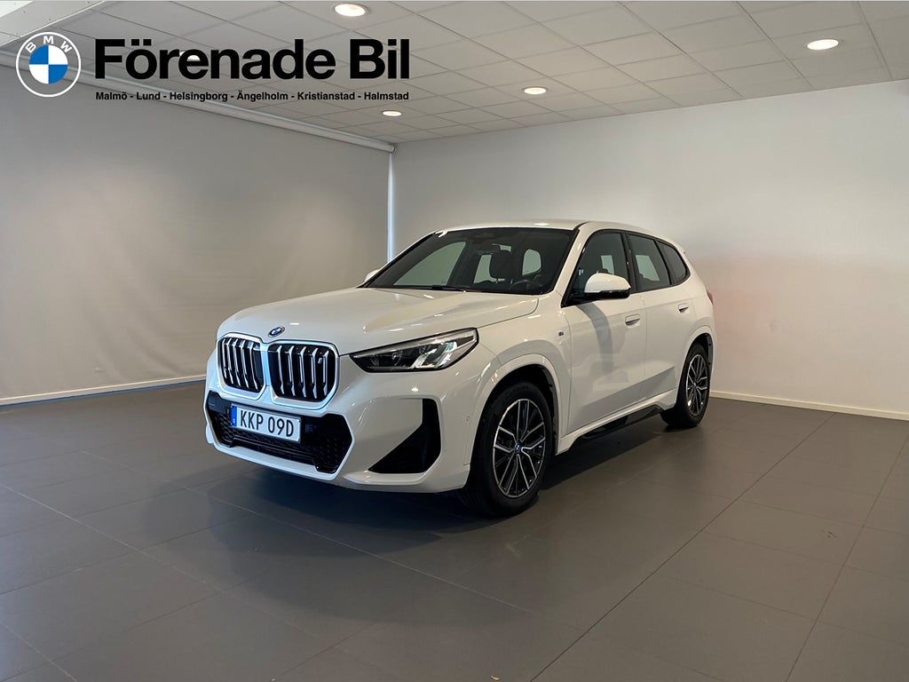 BMW iX1 xDrive30 Adaptivt M-chassi Parkeringsassistans