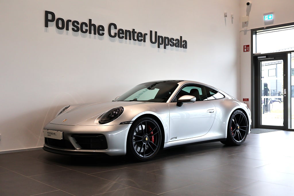 Porsche 911 Carrera 4 GTS