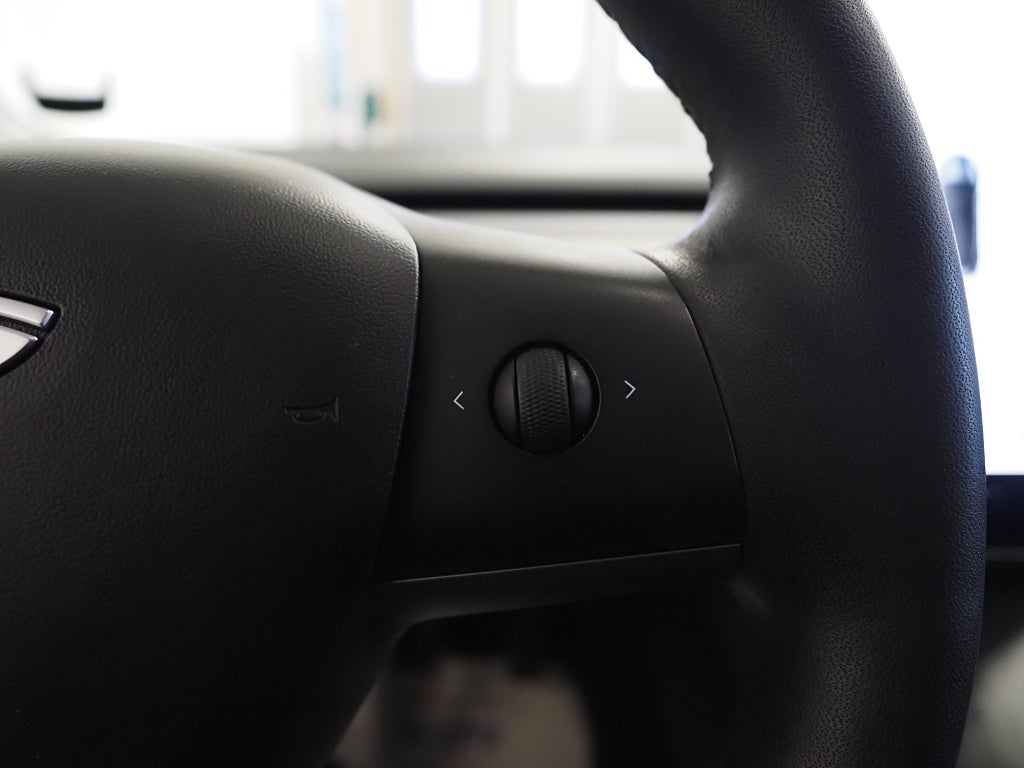 Tesla Model 3 Standard Range Plus Dragkrok Pano Kamera Navi Läder 2019