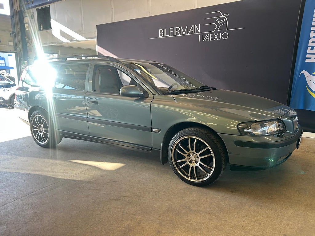 Volvo V70 2.4 Business *INTEGRERADE BARNSTOLAR* ALU 18" /DRAG
