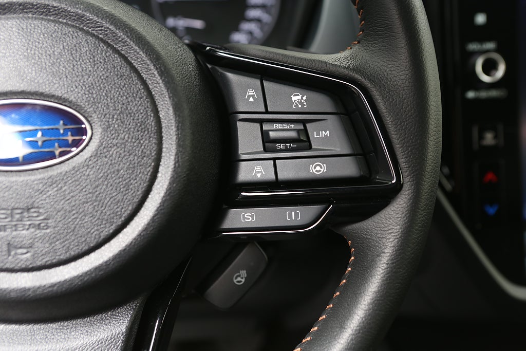 Subaru Forester e-Boxer Limited | Moms 2025