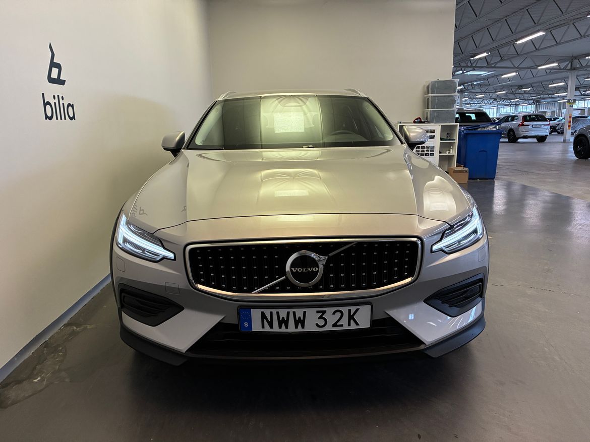 Volvo V60 Cross Country 2024, photo 2/10