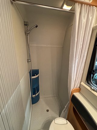 Husbil-halvintegrerad Eura Mobil P672 SB 11 av 18