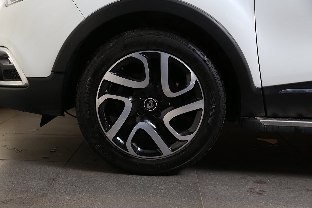 Renault Captur 1,2 TCe BOSE Navi Aut Navi "En Svensk Klassiker" Drag 2017