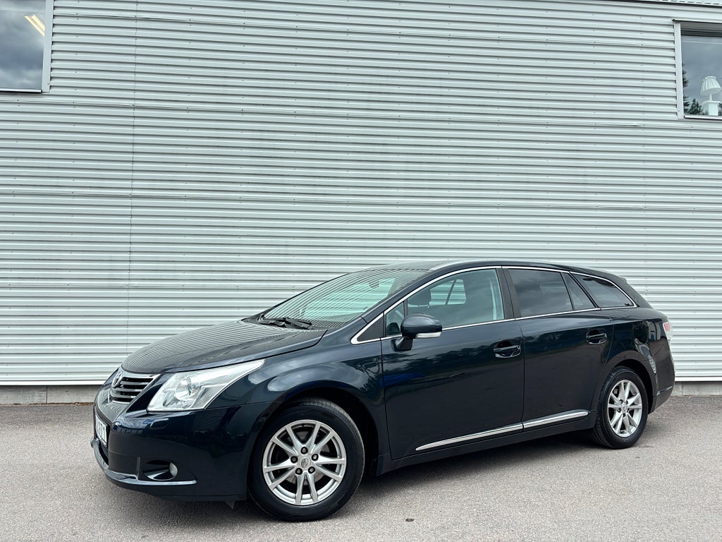 Toyota Avensis Kombi 1.8 / Dragkrok / B-Kamera / Navi / Ny Servad / 