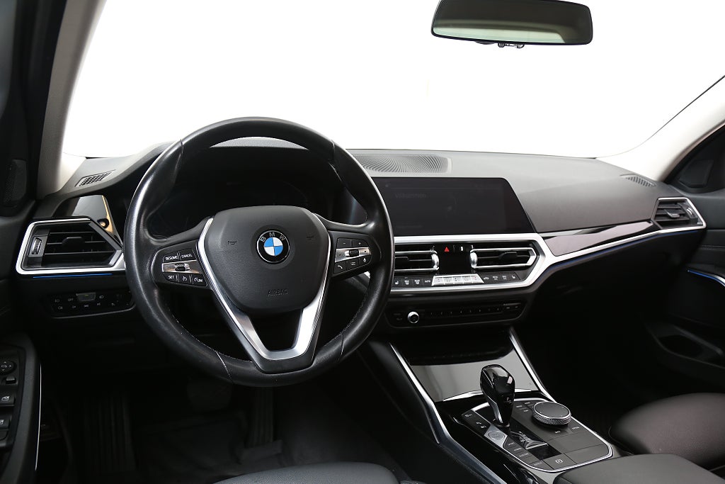BMW 330e Plug-in Touring 292hk Sport Line Aut Drag