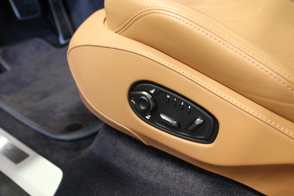 Aston Martin DBX 2023 - miniatyr 7
