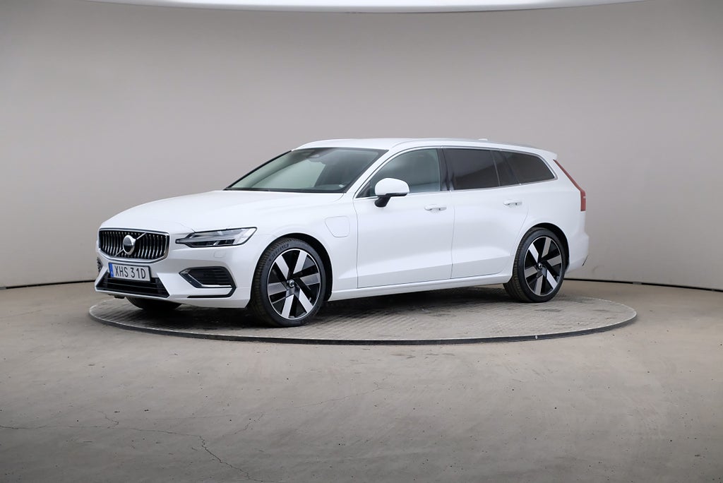 Volvo V60 Recharge T6 350hk AWD Core Edition Drag