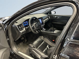 Volvo V60 Recharge T8 AWD Plus Dark R-Design MOMS/1Ägare/Drag/S&V – bild 7