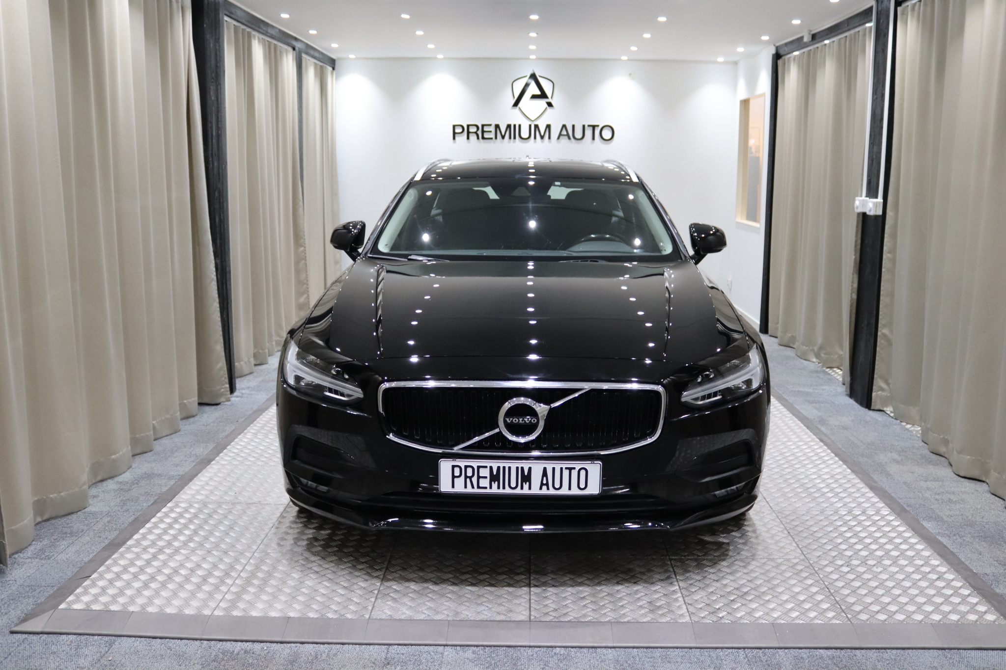 Volvo V90 2018, bild 2/49