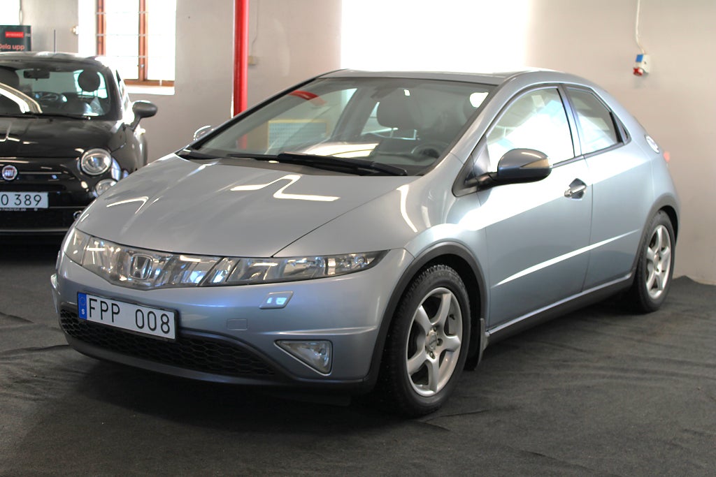 Honda Civic 1.8 Sport/ Nyservad / Lågmil / Nybesiktad /140hk