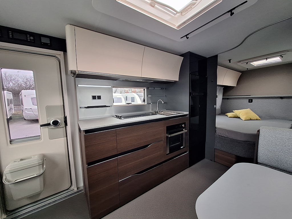 Adria Alpina 753 UP Dubbelbädd, Dusch, Nytt Tält