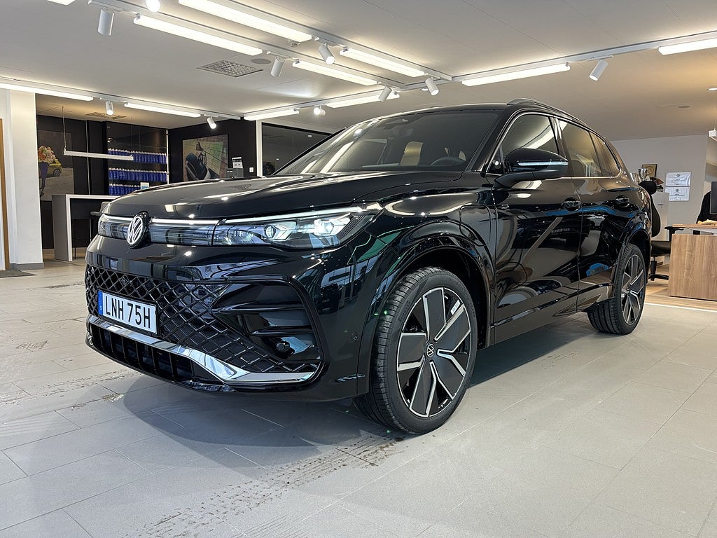 Volkswagen Tiguan eHybrid R-Line SWE-Edition 3595kr/mån *lagerbil*