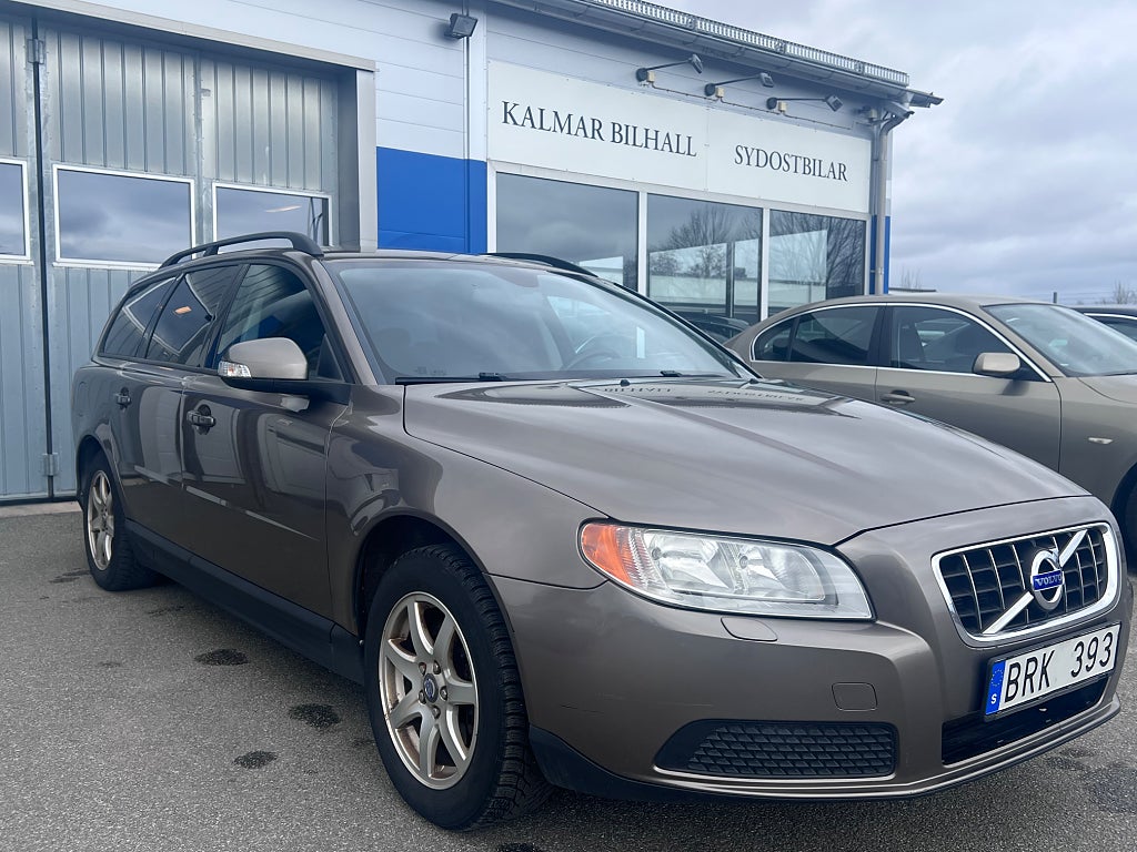 Volvo V70 2.0F Kinetic *Kamkedja* *Dragkrok*