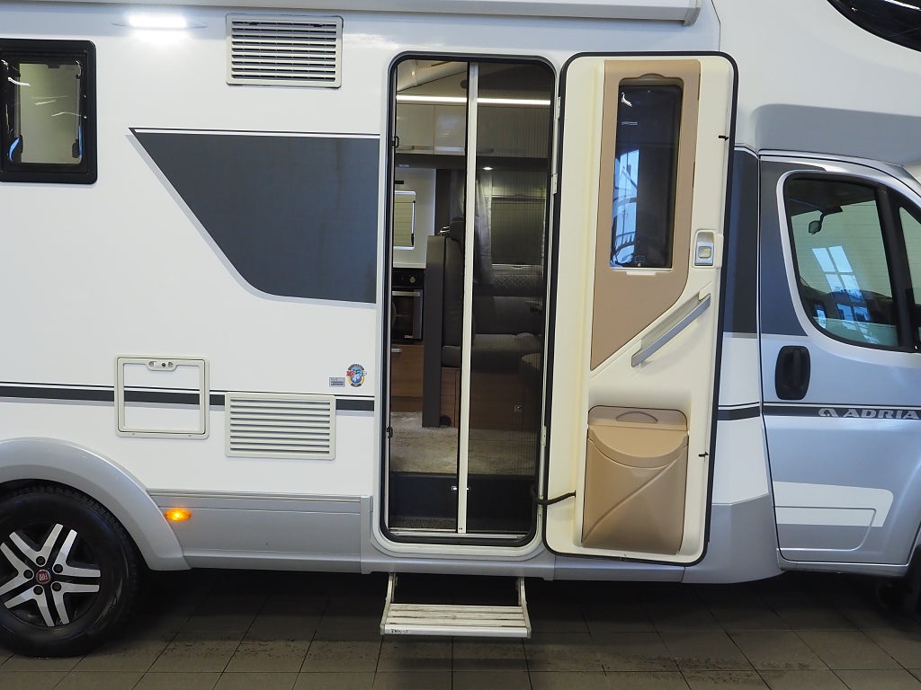 Adria Coral XL 670 SL Plus I 150hk I Dragkrok I Långbäddar I Dragkrok 2019
