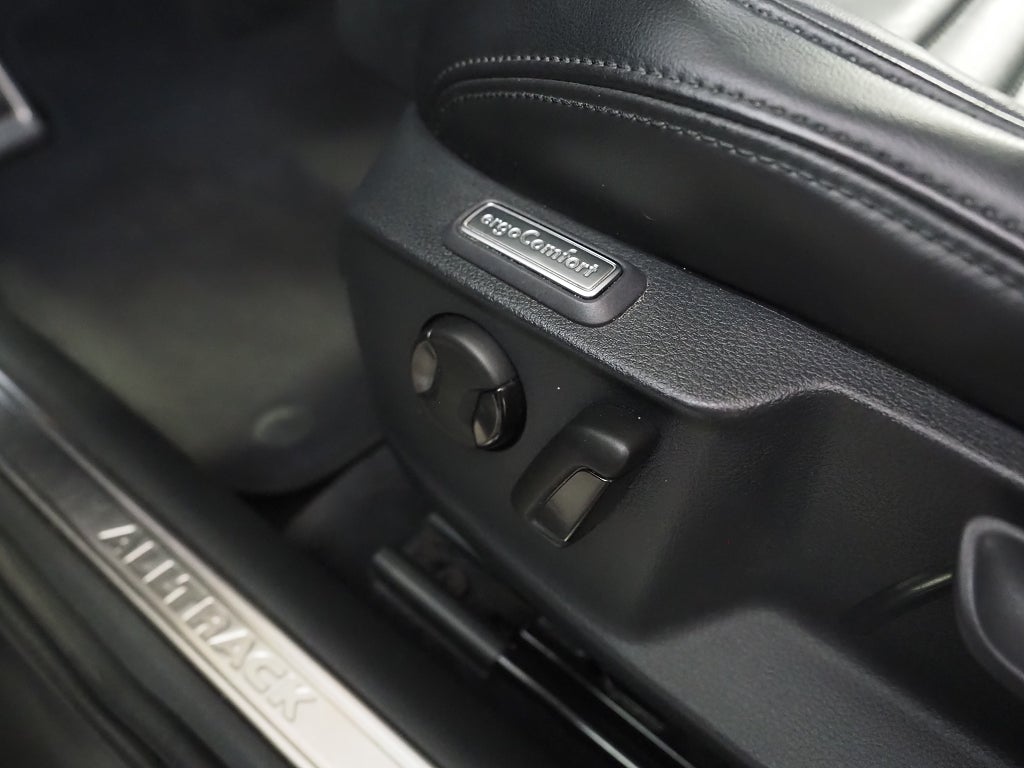 Volkswagen Passat Alltrack TDI 190hk 4M Executive | D-värm | Drag | Cockpit 2018