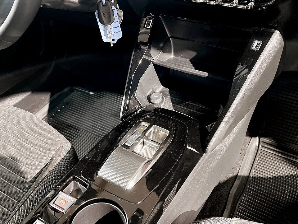 Bild på Peugeot 2008 Active 1.2 PT 130hk Aut - B-KAMERA,P-SENSORER,CARPLAY