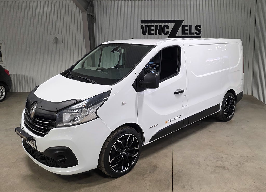 Renault Trafic Skåpbil 2.9t 1.6 dCi Drag GPS Värmare Kamera Mycket fin