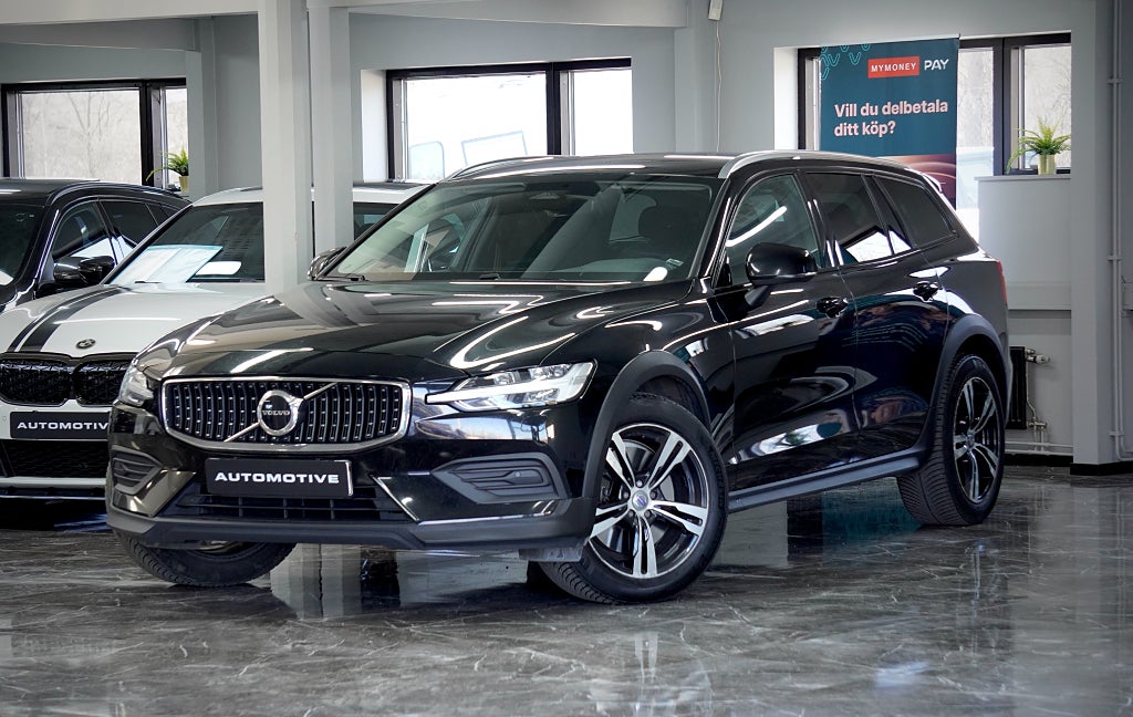 Volvo V60 Cross Country B4 AWD Geartronic Momentum 197hk Drag B-kamera Navi