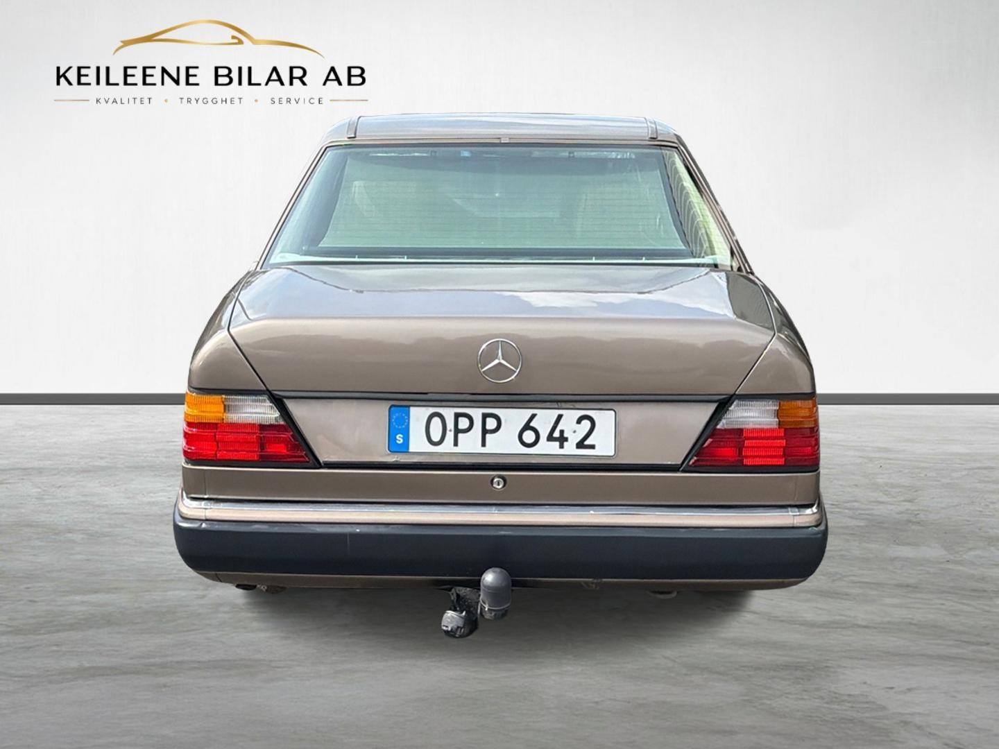Mercedes-Benz 300 E 4G-Tronic 1990, photo 6/44