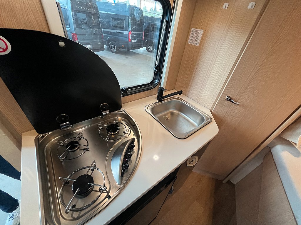 RIMOR Dynamic / Solcell / 6 bältad / B-körkort / 4 bäddar - RIMOR