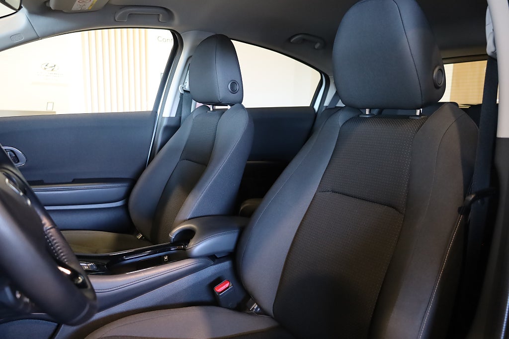 Honda HR-V 1.5 i-VTEC Elegance AUT Drag Kamera Navi Blåtand PDC