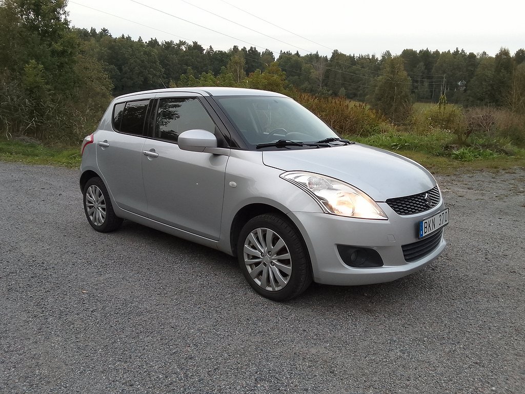 Suzuki Swift 1.2 VVT 4WD S+V-Däck Dragkrok NYBES UA 