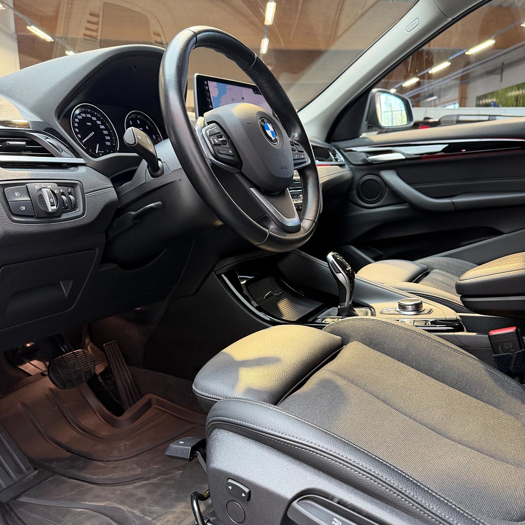 BMW X1 xDrive20d 190HK Steptronic Sport line  Head Up 0,54l