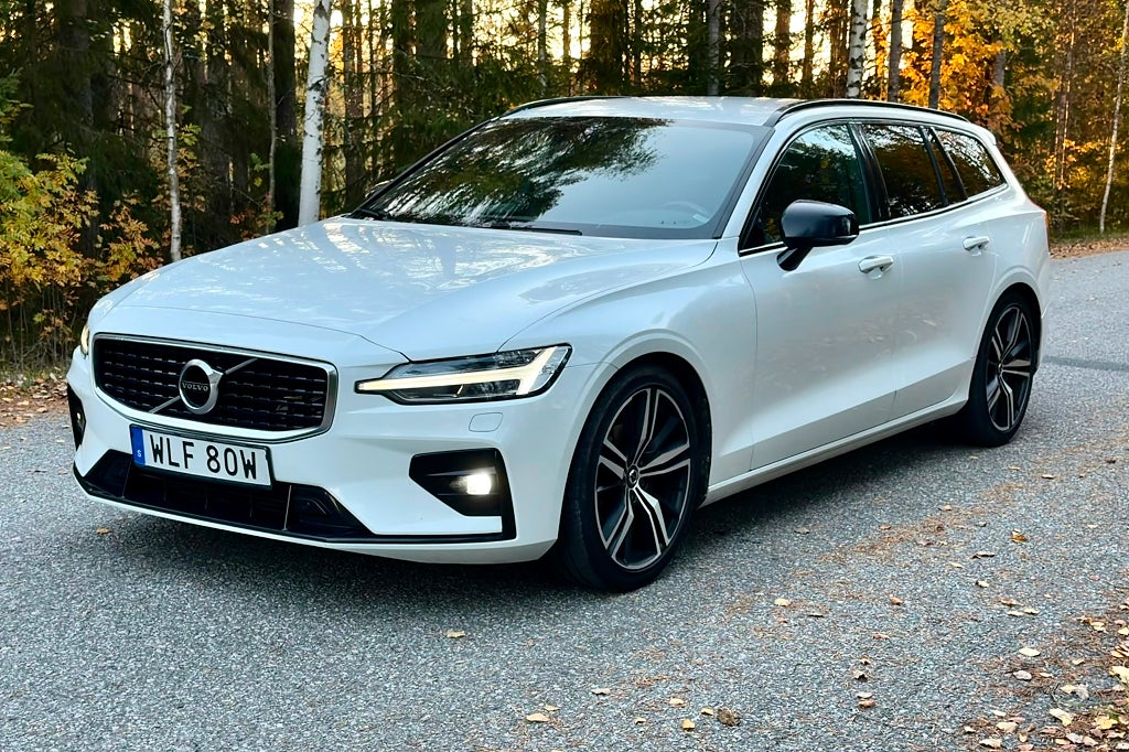 Volvo V60 D4 AWD Geartronic R-Design|Dragkrok|Svart innertak|VoC