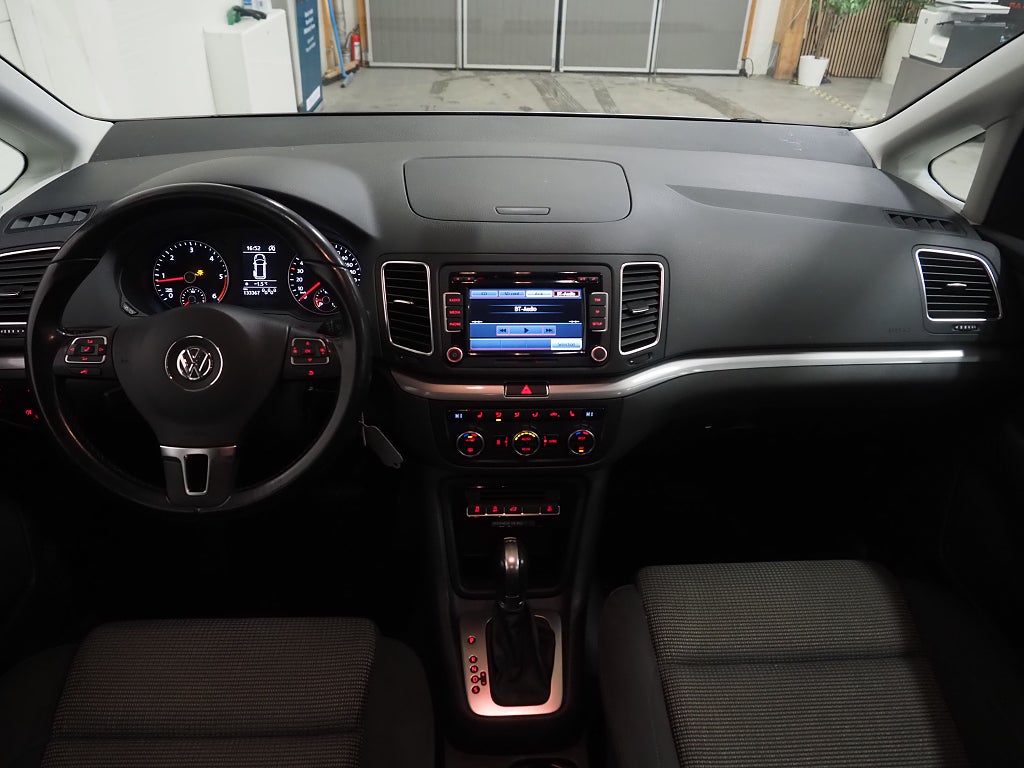 Volkswagen Sharan 7-sits 2.0 TDI 140hk Masters Dragkrok D-Värm Kamera 2015