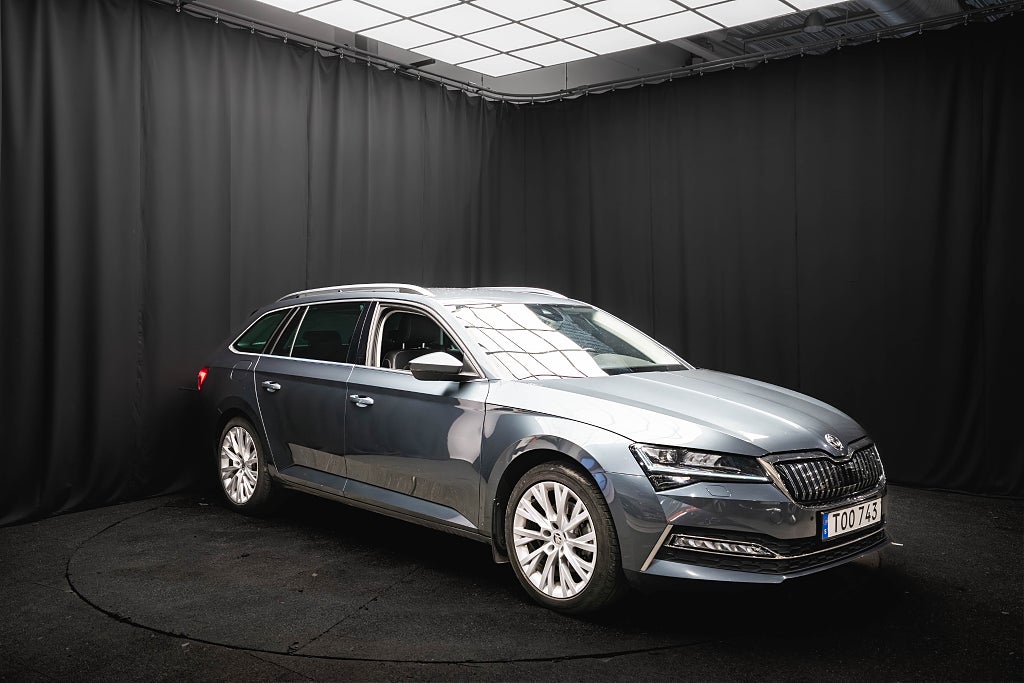 Skoda Superb BUSINESS ADVENTURE LÄDER DRAG B-VÄRMARE CANTON 93.4%SoH