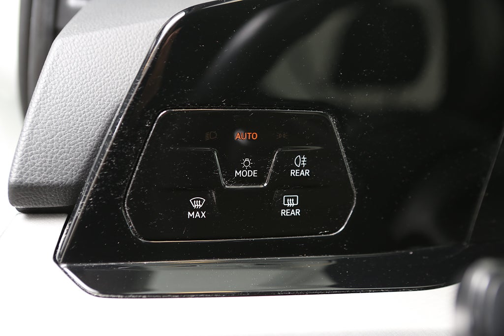 Volkswagen Golf 1,0 TSI 110HK P-Värmare Dragkrok Kamera 2022