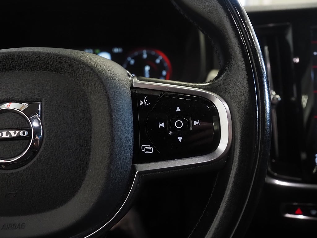 Volvo V90 D4 Geartronic Momentum Advanced Edition Drag Navi VOC 2021