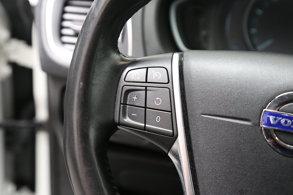 Volvo V40 T3 150hk Kinetic Kamera P-sensorer 2013