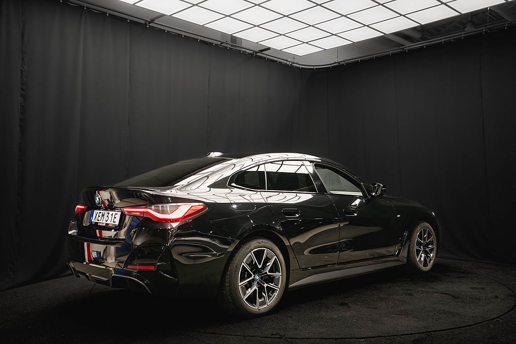 BMW i4 xDrive M Sport LASER LÄDER DRAG 360° HUD MOMS 1-ÄGARE