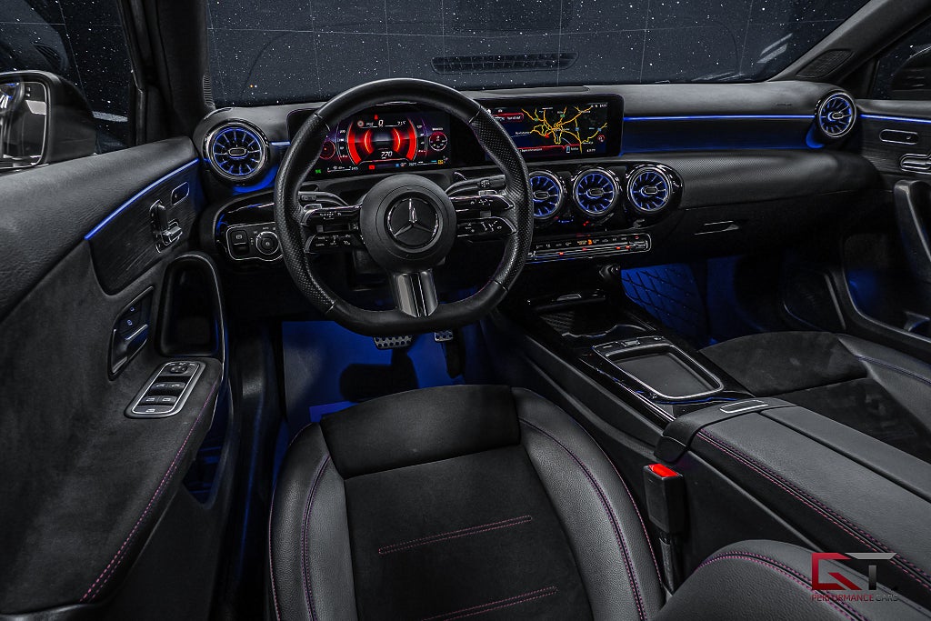 Mercedes-Benz A200 AMG FACELIFT Pano Drag ACC Elstolar Minne 360° Matrix