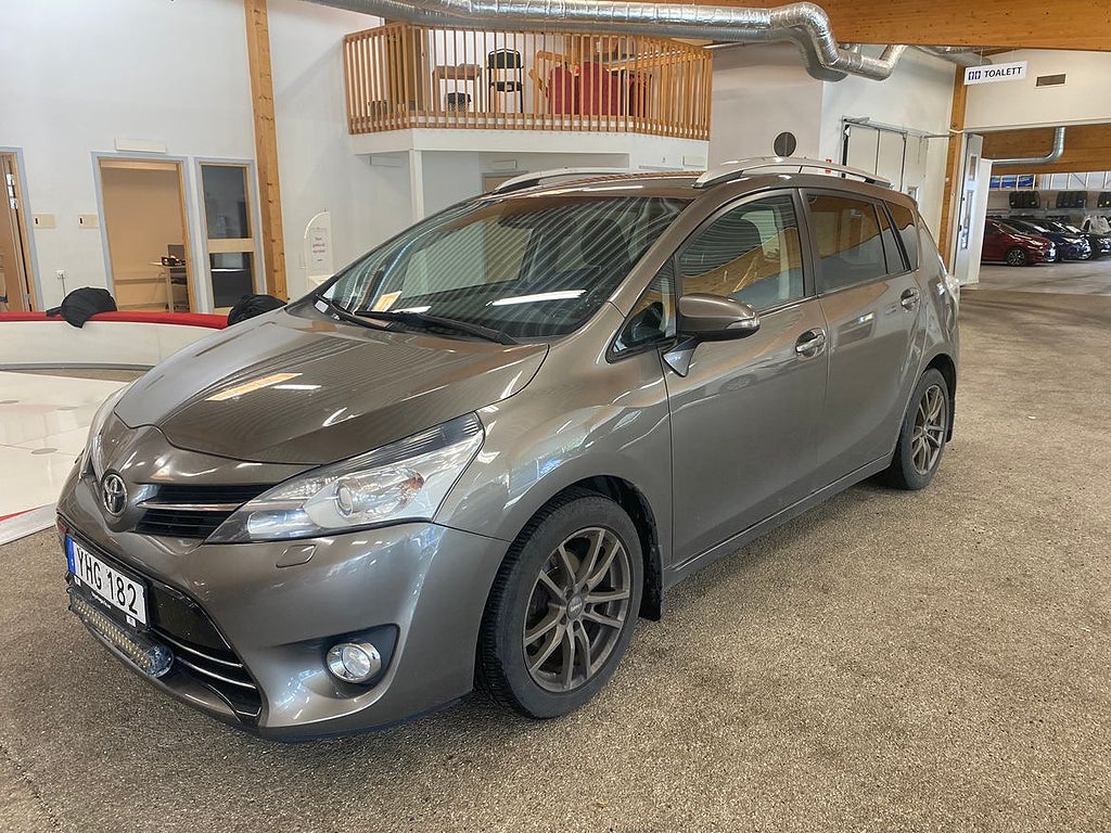 Toyota Verso 1,8 Automat ActivePlus | Dragkrok | Vinterhjul