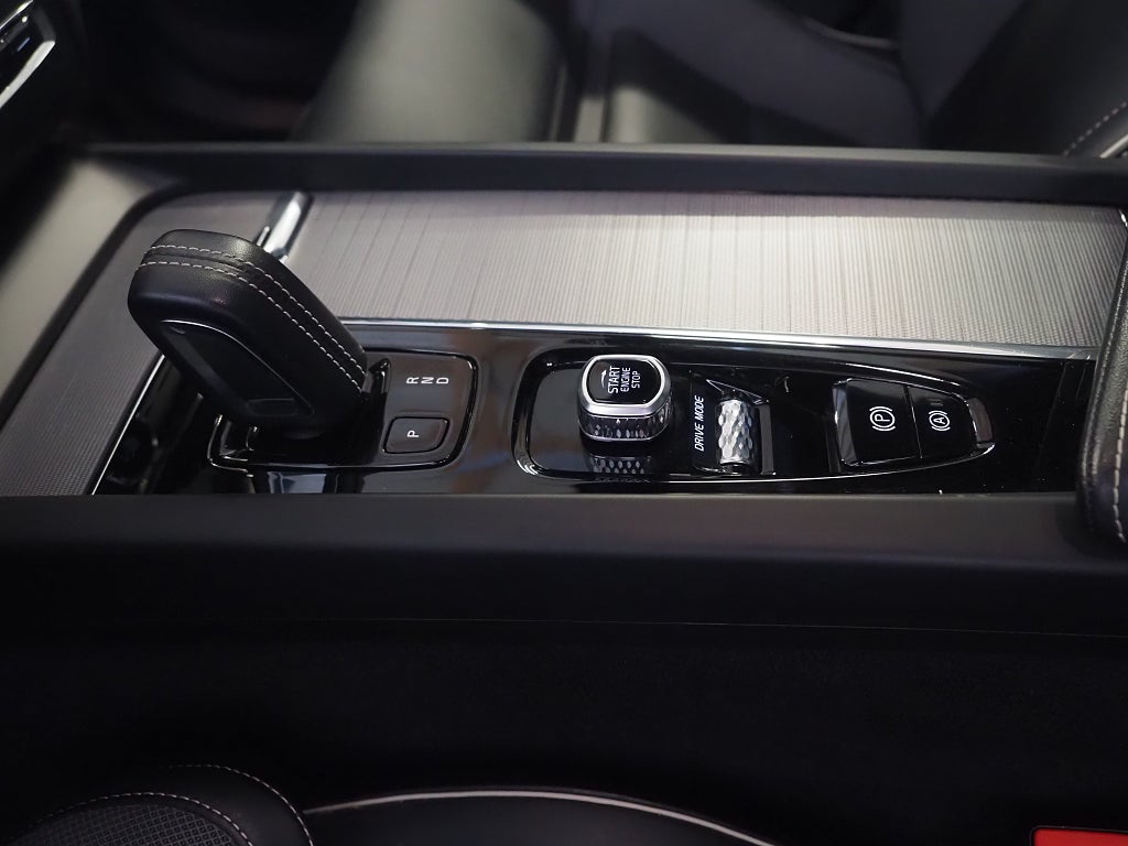 Volvo XC60 T8 Twin Engine 392hk AWD  R-Design |Drag|Pano|Navi|21"| 2020