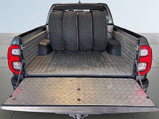 Toyota Hilux Dubbelhytt 2.8 4WD Invincible MOMS/JBL/360/Skinn/MoK