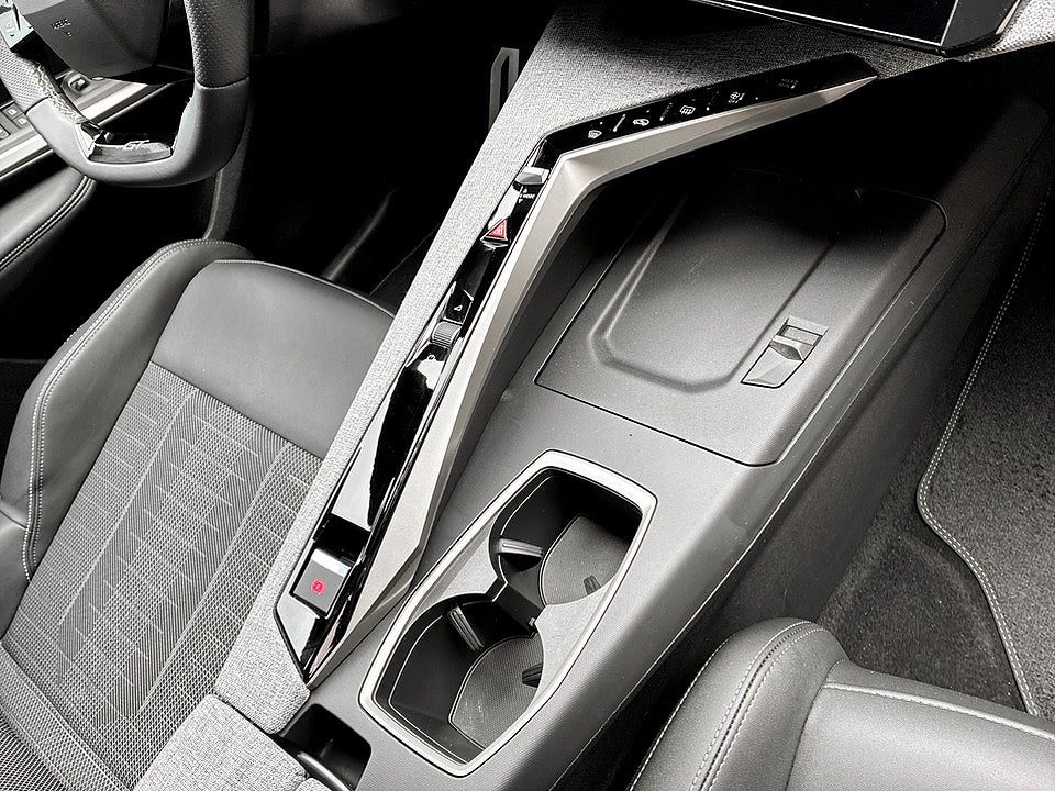 Bild på Peugeot 5008 GT Hybrid 145hk Aut 7-SITS B-KAMERA CARPLAY