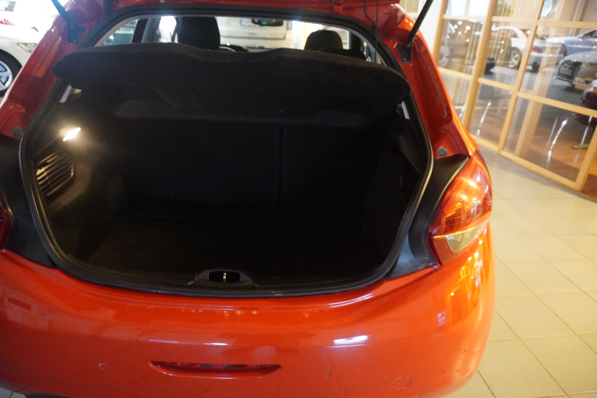 Peugeot 208 2018, bild 5/10