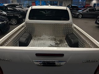 Toyota Hilux Dubbelhytt 2.4 AWD Hero MOMS/Drag/M-värm/Kamera