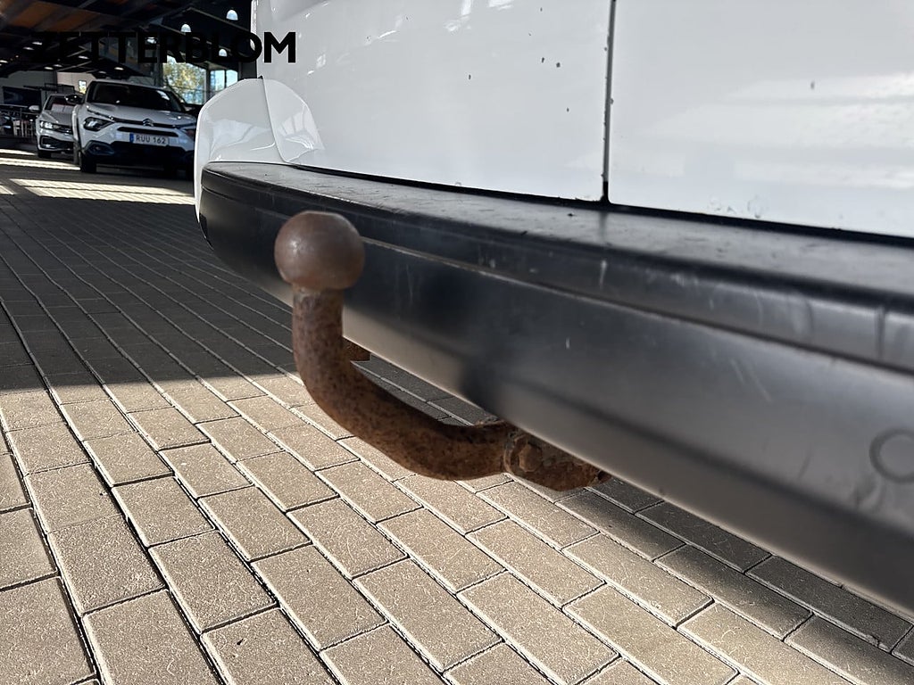 Sedan Toyota Proace 9 av 14
