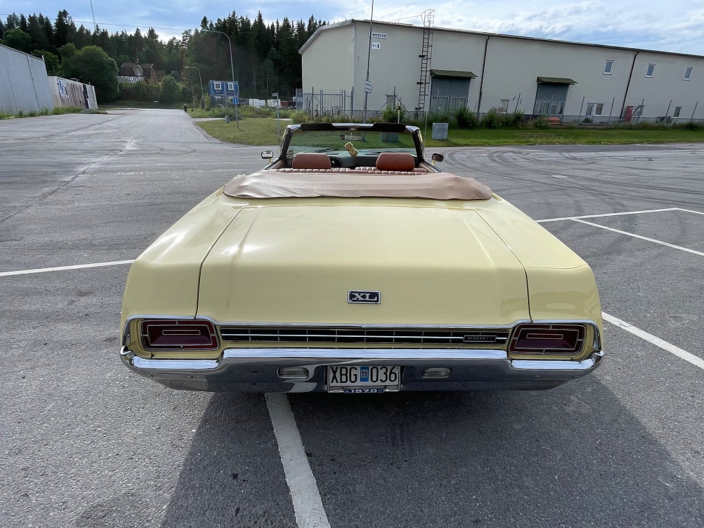 Ford XL Cabriolet 7.0 V8 0kr insats 2563kr/mån