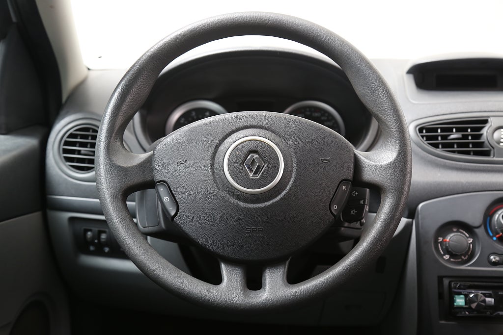 Renault Clio 1,6 112hk Automat 5-dörrars Motorv l Nybesik l Ny K-rem 2006