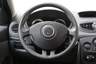 Halvkombi Renault Clio 15 av 23