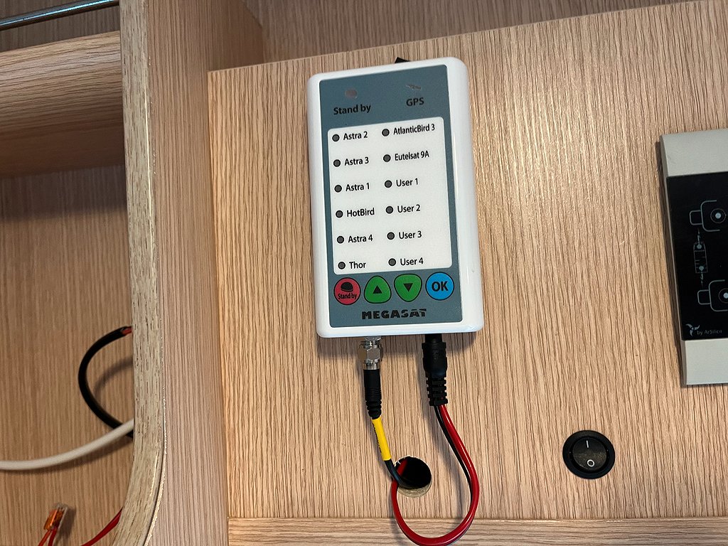 RIMOR Dynamic / Solcell / 6 bältad / B-körkort / 4 bäddar - RIMOR