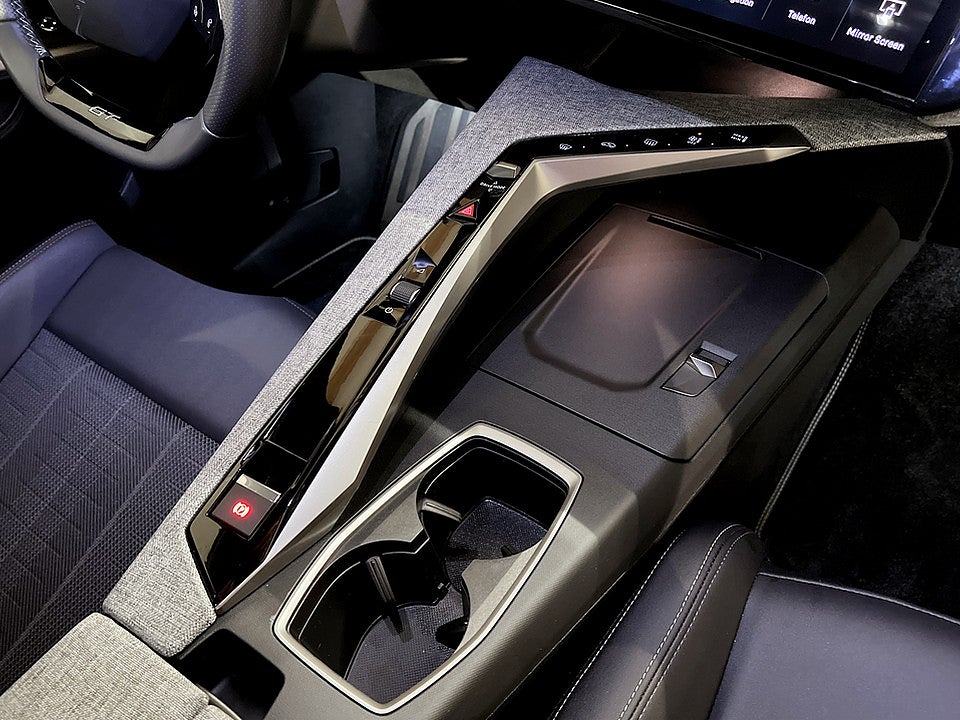 Bild på Peugeot 5008 GT Hybrid 145hk Aut 7-SITS B-KAMERA CARPLAY